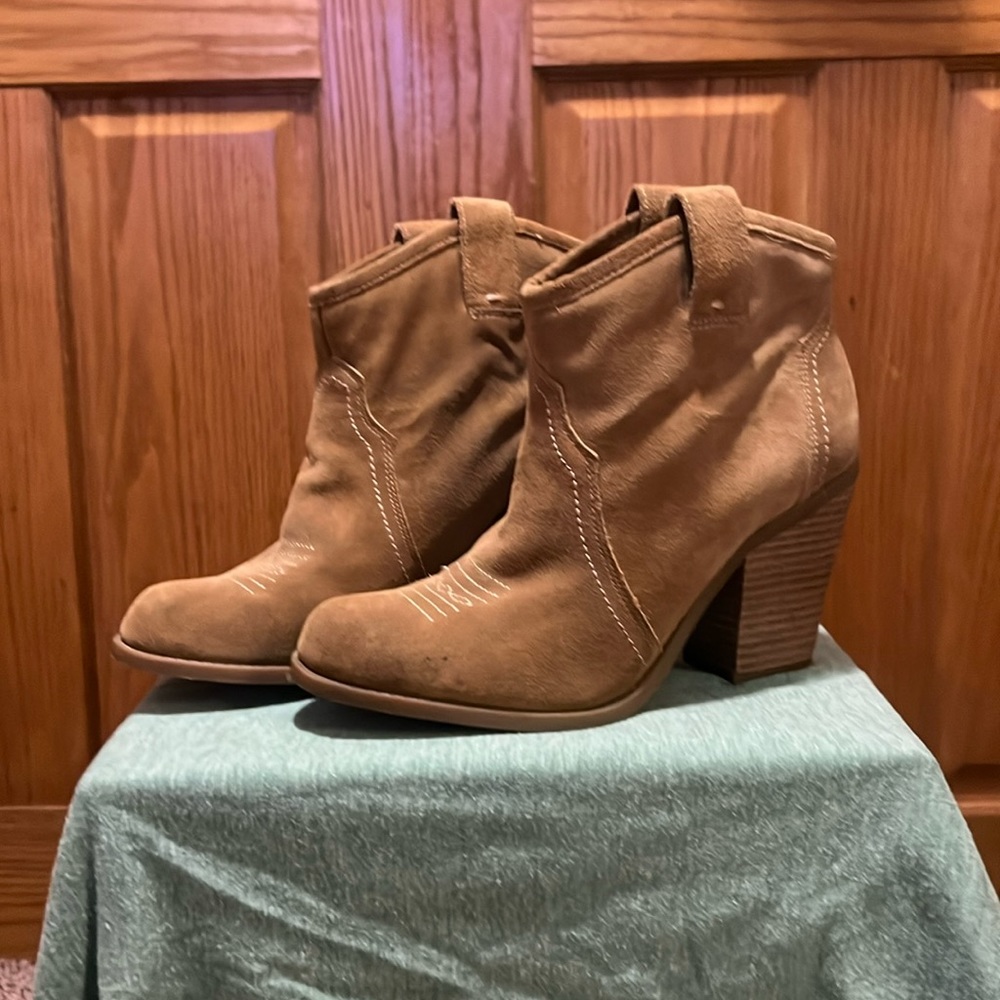 KENSIE ankle cowgirl boots with heel Tan color, size 38 B  leather upper